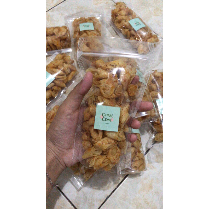 

Keripik Kulit Lumpiah / Spring Roll by Sarah 85gr - 200gr