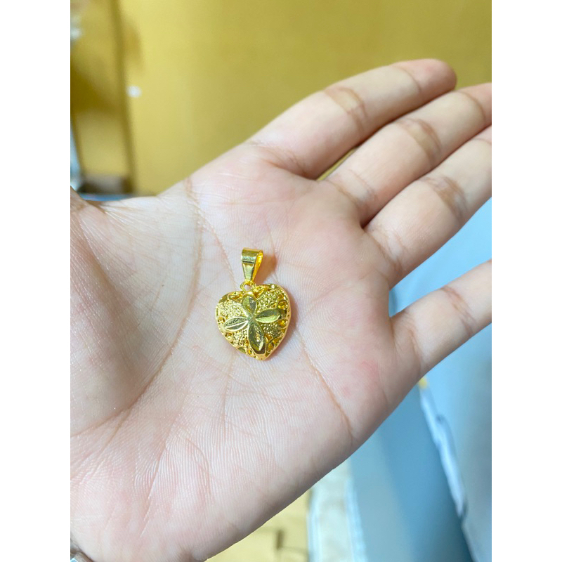 Liontin love ukir type 2 warna 24 karat