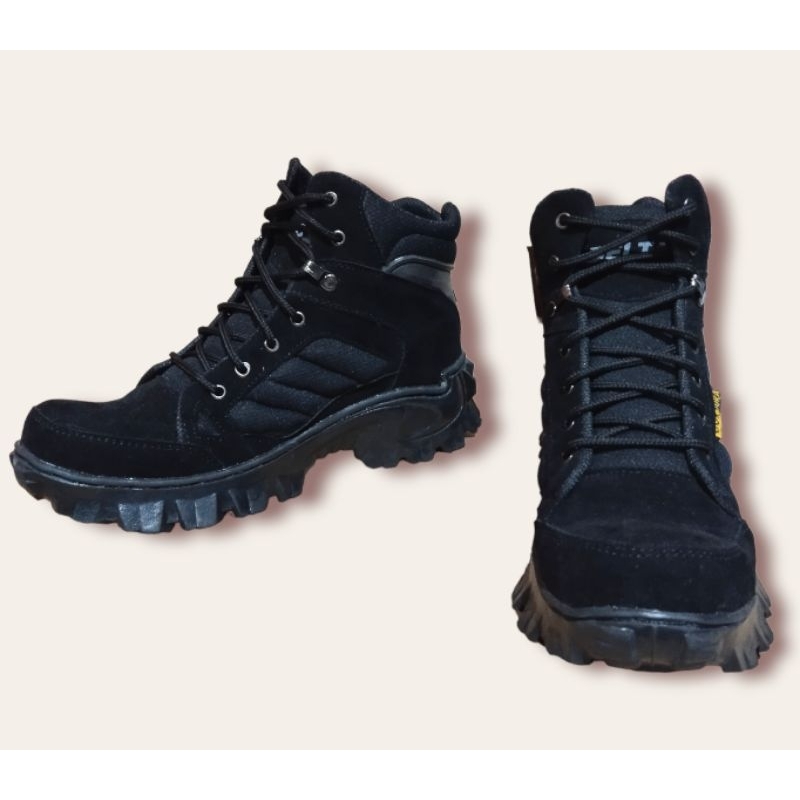 SEPATU SAFETY BOOTS DELTA PENDEK HITAM PRIA TERBARU