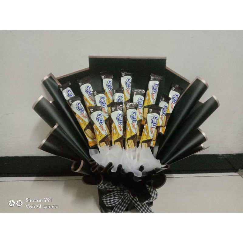 

Buket hadiah / Buket snack wisuda / snack buket /Hadiah buket/Buket Snack garry salut 15 slot