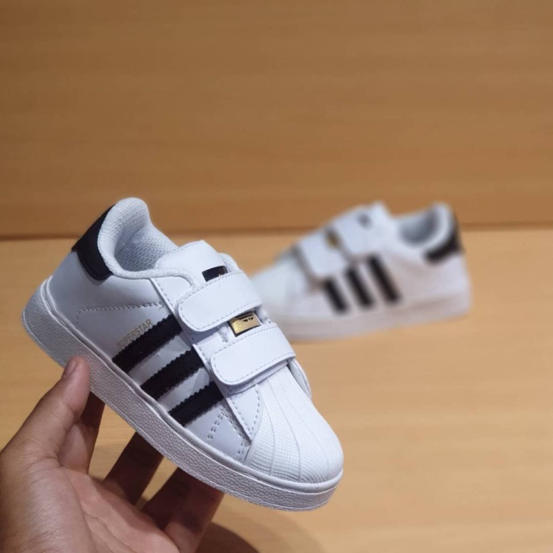 sepatu sneakers anak laki laki dan perempuan adidas superstar black white velcro