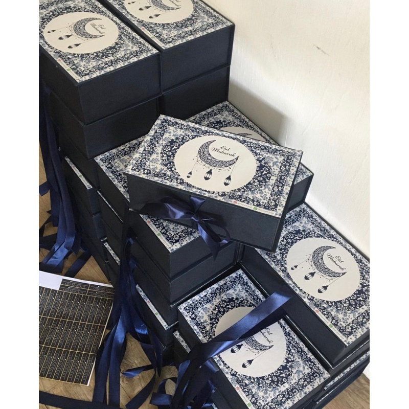 

Ready Stock Box Lebaran model pita / Box kue kering idul fitri/ Hampers hardbox eid mubarak box