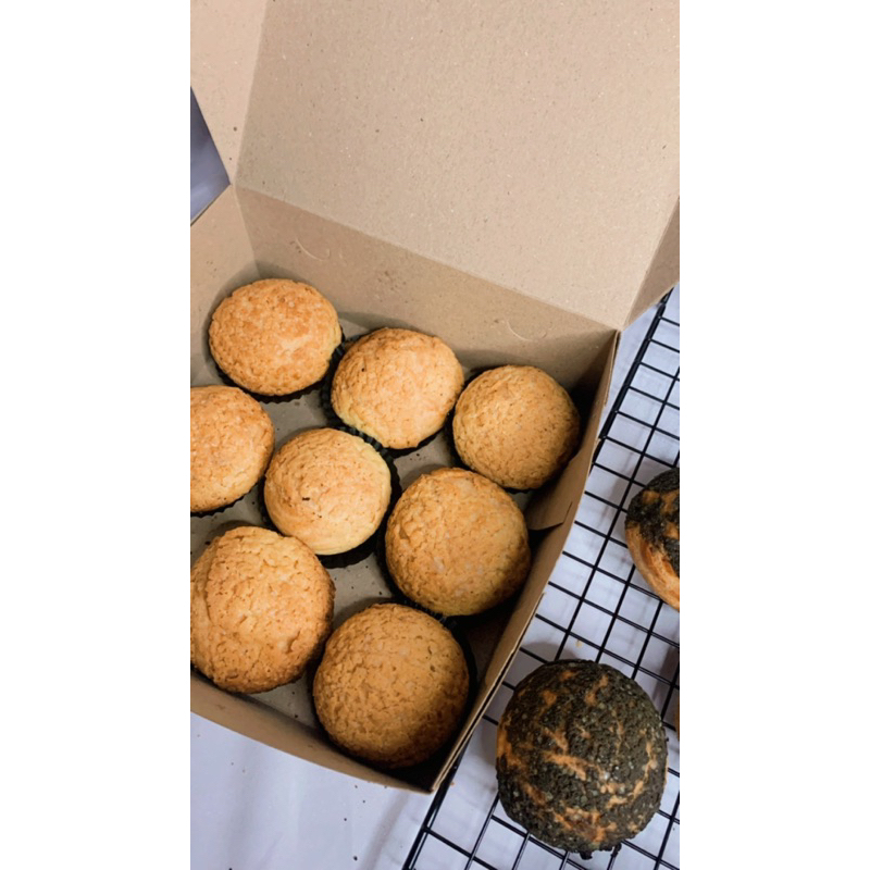 

MINI JAPANESE CREAM PUFF WITH DIPLOMAT CREAM 16PCS