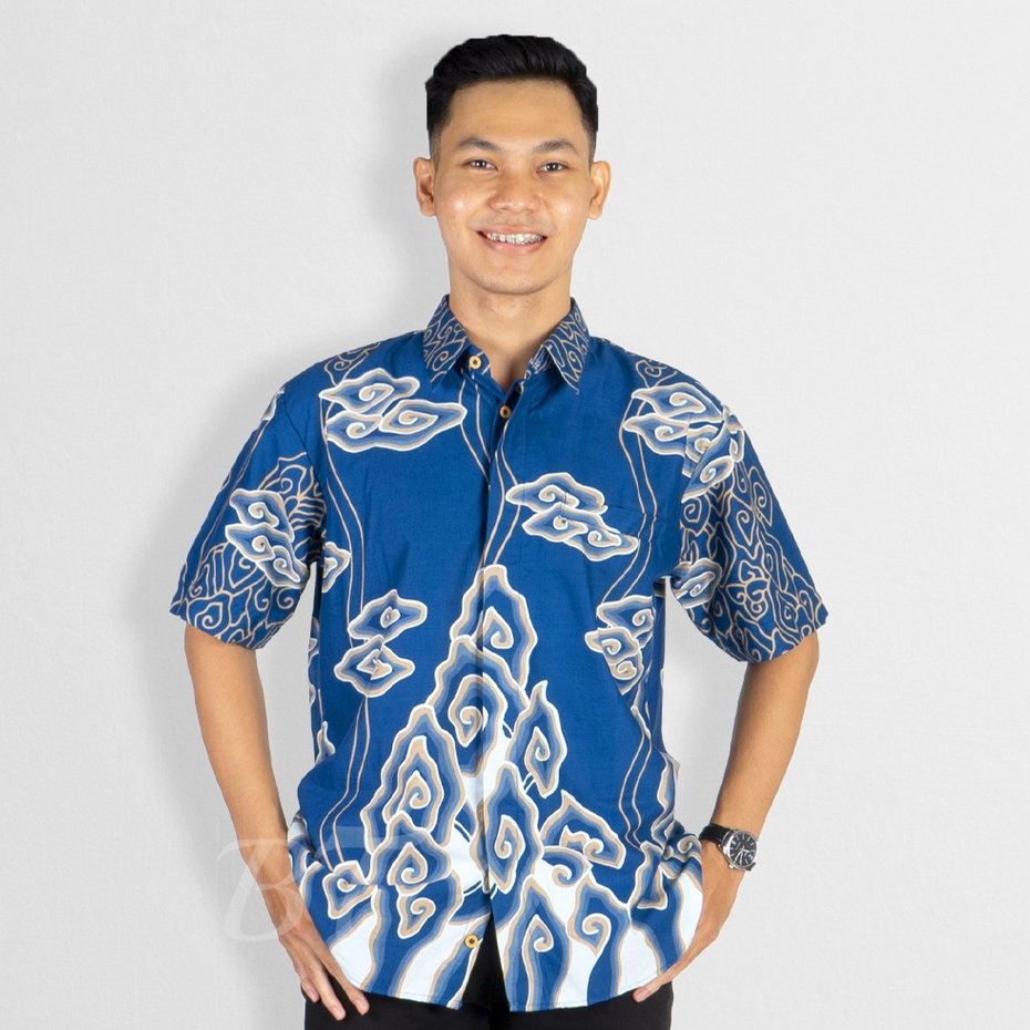 BATIK TRUSMI Kemeja Lengan Pendek Hem Pria Batik Premium Motif Mega Mendung Langit Biru