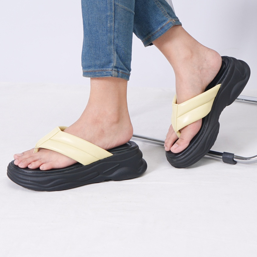 SARASARA YUK - NARITA Sandal Wanita Wedges Jepit Tinggi 5cm Size 36 - 40 Casual Sendal Cewek Platform 37 38 39 untuk Jalan Pergi Santai Japit Warna Black Hitam Putih White Premium Original Sara Sara Kekinian Terbaru Shoes ORI Mall Official Store