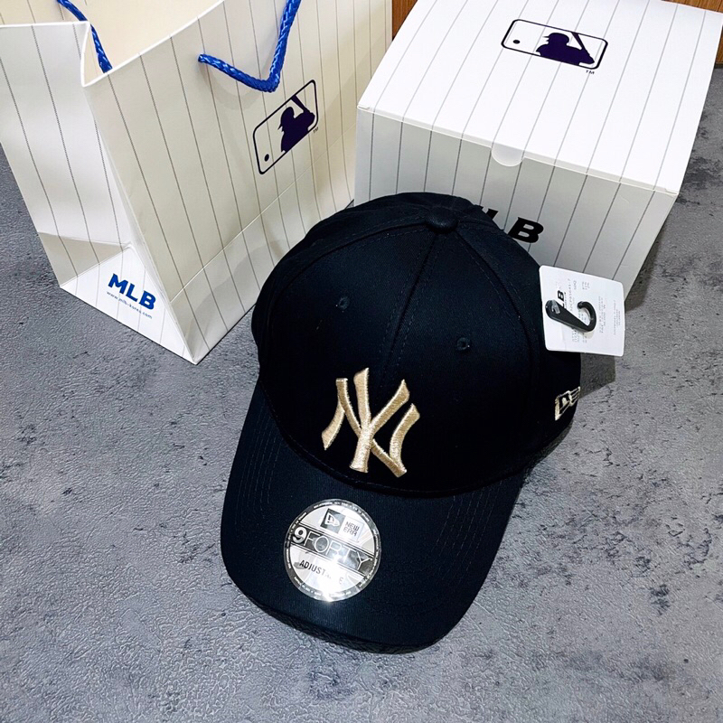TOPI BASEBALL MLB CAP NEW YORK BLACK FONT GOLD
