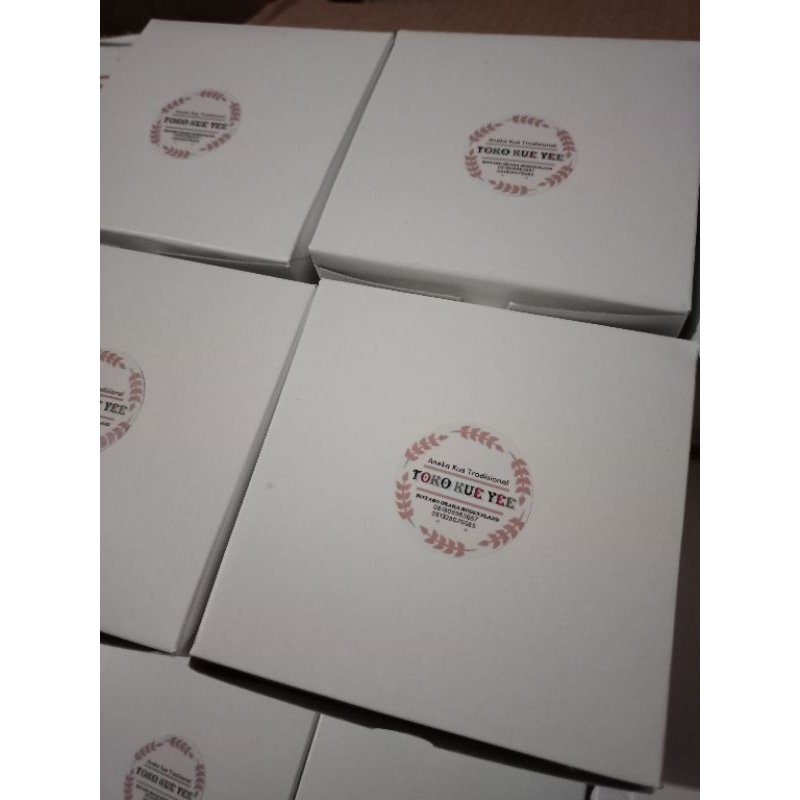 

DUS POLOS PUTIH UNTUK SNACKBOX UKURAN 12×12 / 12×16