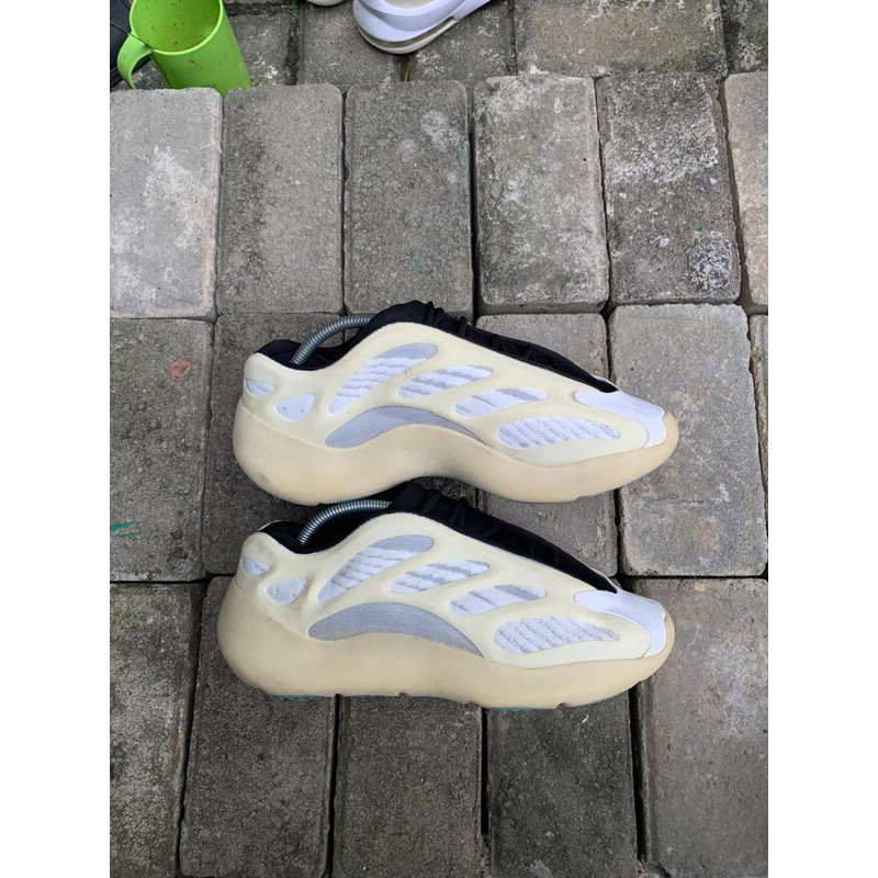 ADIDAS YEEZY 700 AZAEL