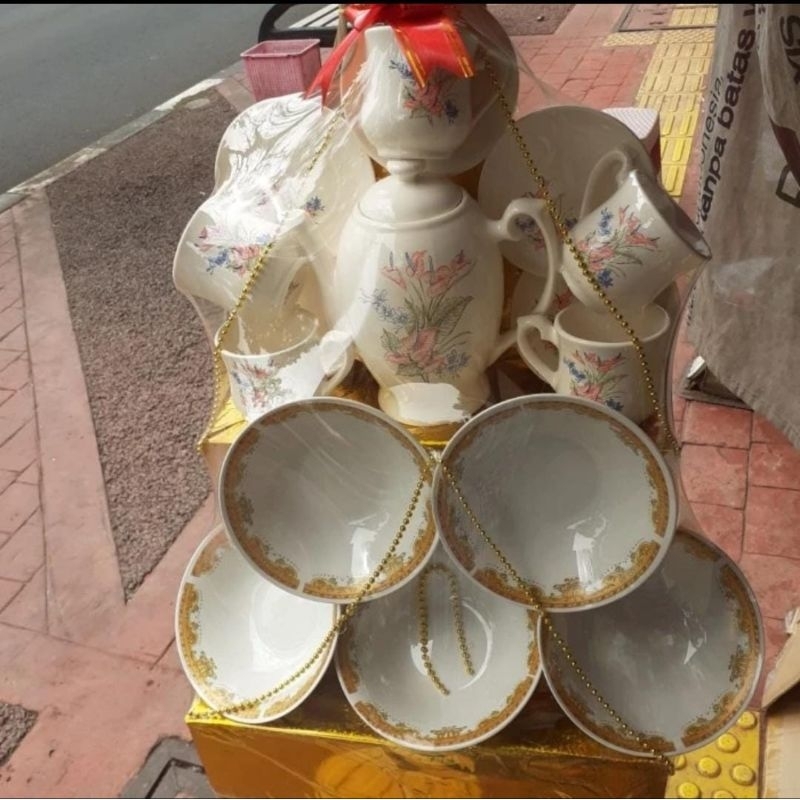

Parcel Tea Set Piring Hampers Gift Idul Fitri