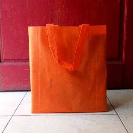 

Tas spunbond tebal 30 x 40 goodiebag isi 12 pcs