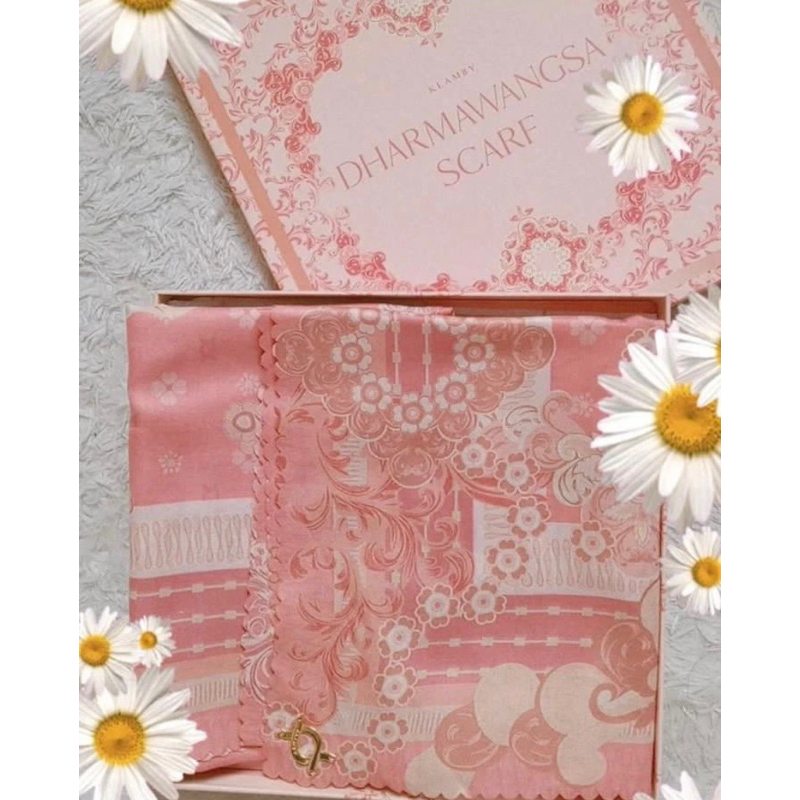 Preloved dharmawangsa scarf wearing klamby