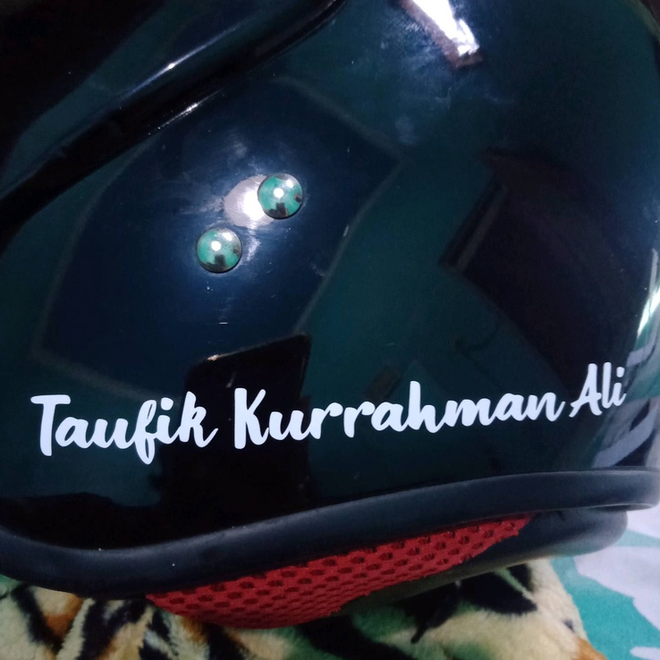 STICKER CUTTING CUSTOM NAMA LATIN