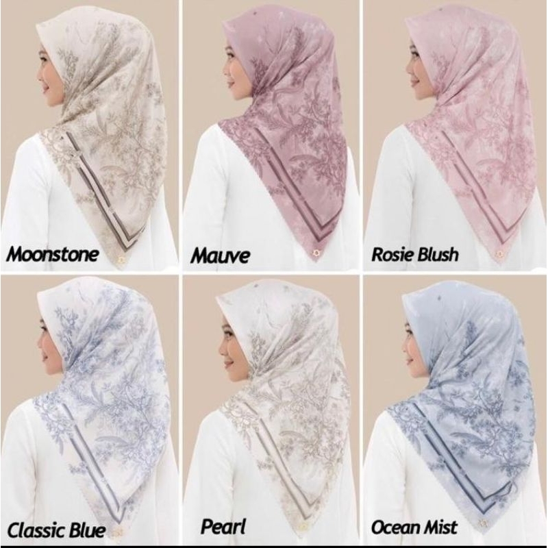 Ruby scarf wearing klamby