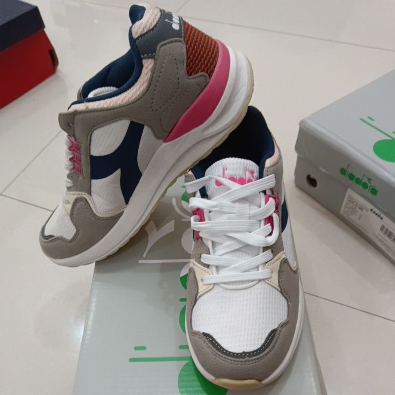 Sepatu Diadora Carlo (W)