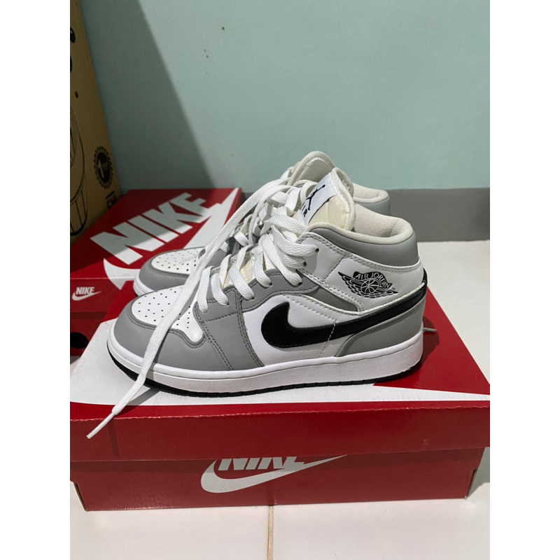 Nike Air Jordan 1 Mid Light Smoke Grey Second 36,5