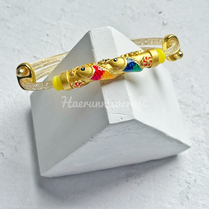 Gelang Glitter Crystal Gold Serut Kawat dan Liontin Xuping Double Koi Tabung Panjang