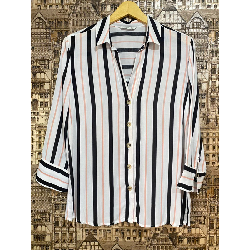 Preloved Kemeja Stradivarius Putih Salur