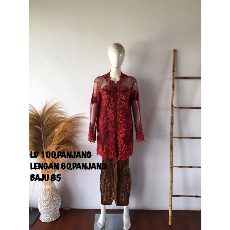 kebaya tunik marun