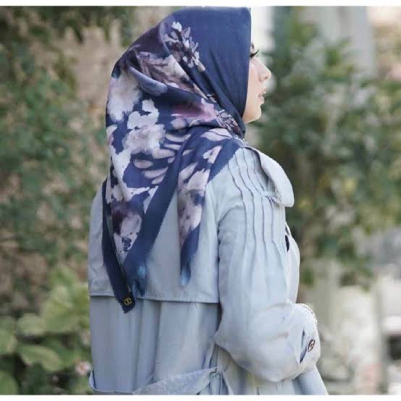 Buttonscarves Le Fleur Second