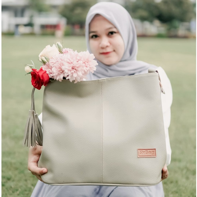 Set Tas Handbag / Bahu Tote Bahan Kulit Imitasi Kapasitas Besar untuk Wanita Totebag Rumbai Gantungan