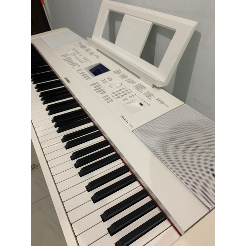 Piano digital Yamaha DGX660 second like new