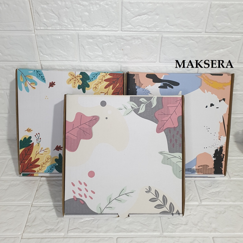 

BOX 24x24x7 - KARDUS PACKING / HAMPERS / KARDUS KEMASAN / KARDUS 24x24x7 CM / HAMPERS BOX / GIFT MOTIF