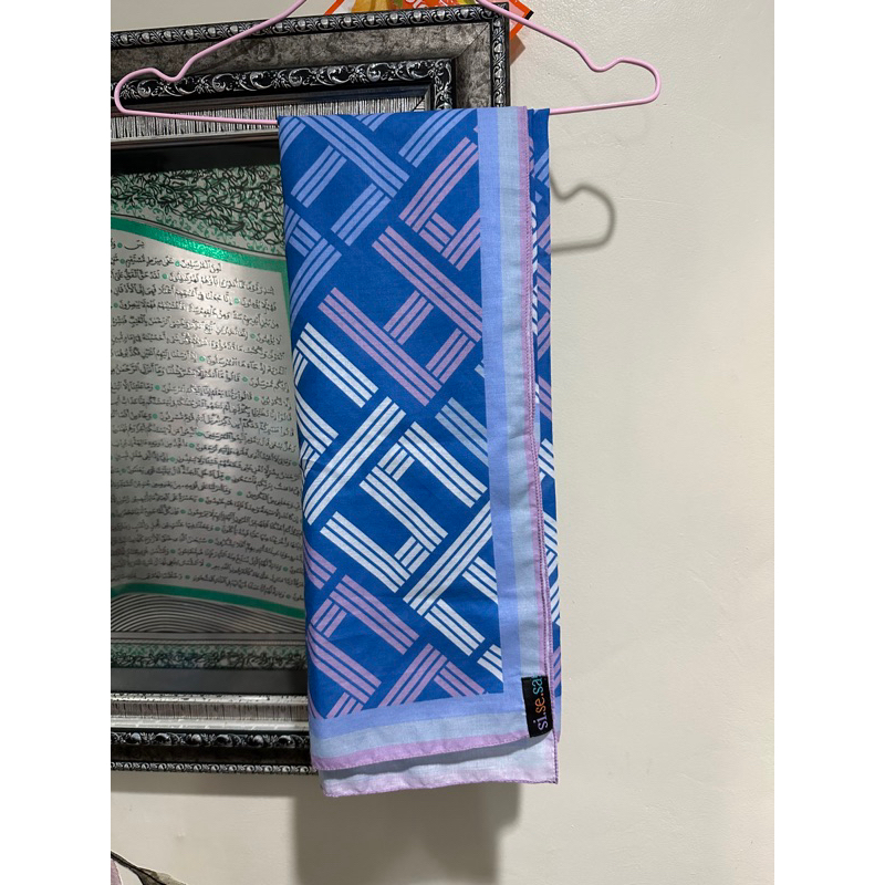 preloved hijab sisesa segi empat warna blue