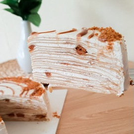 

Lotus Biscoff Mille Crepes Slice / Cake Premium / Dessert