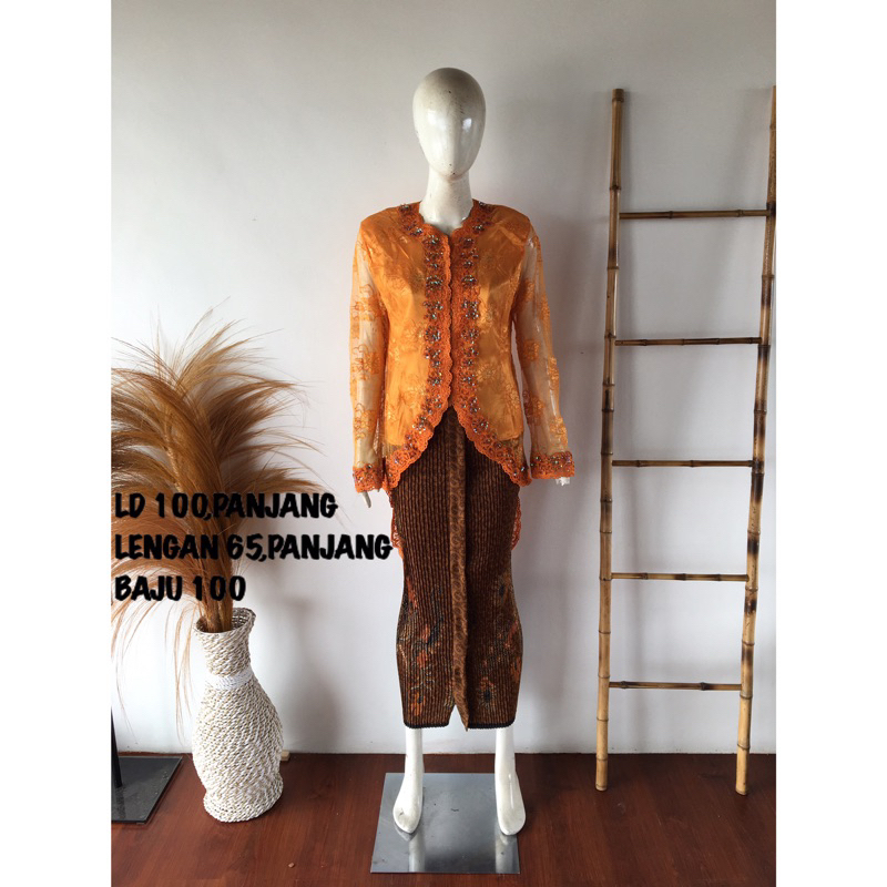 kebaya broklat oren