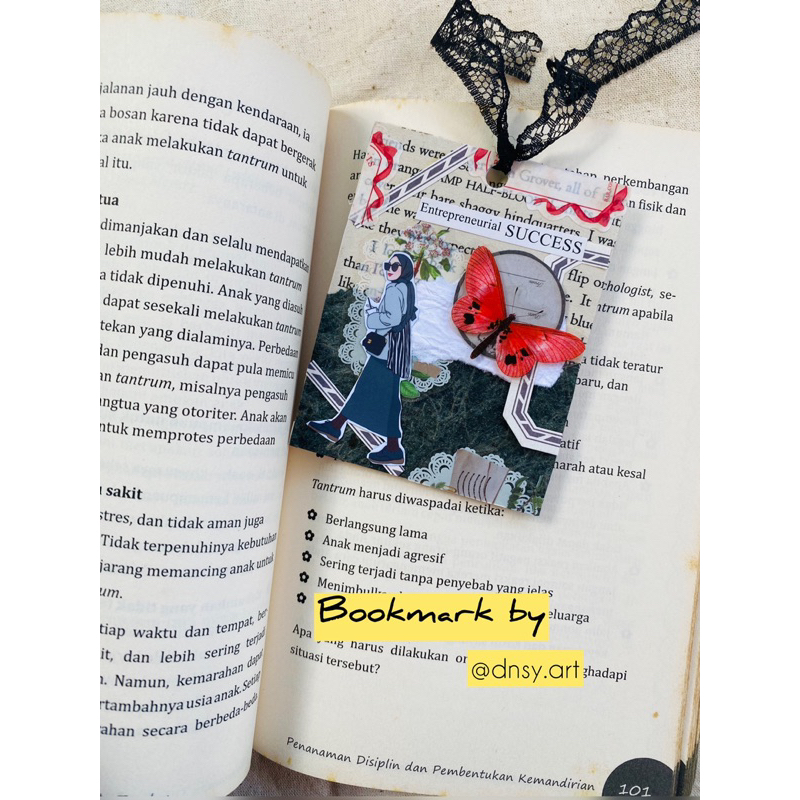 

Bookmark aesthetic handmade by DNSY.art. Penanda Buku Bacaan. Vintage style.
