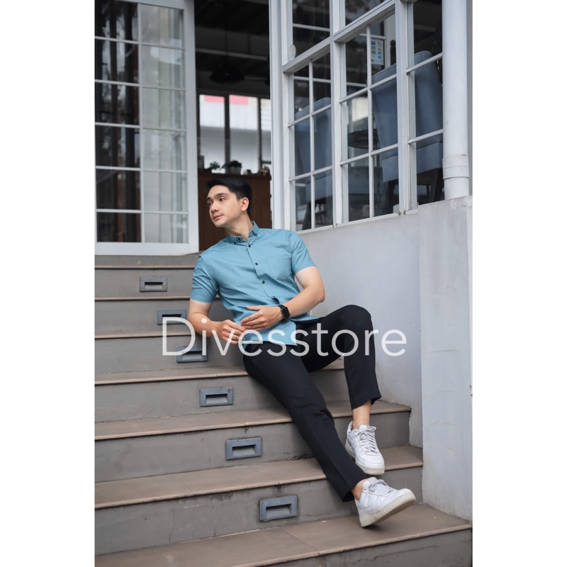 Kemeja pria cowok polos slimfit kasual basic HeM lengan pendek biru mint