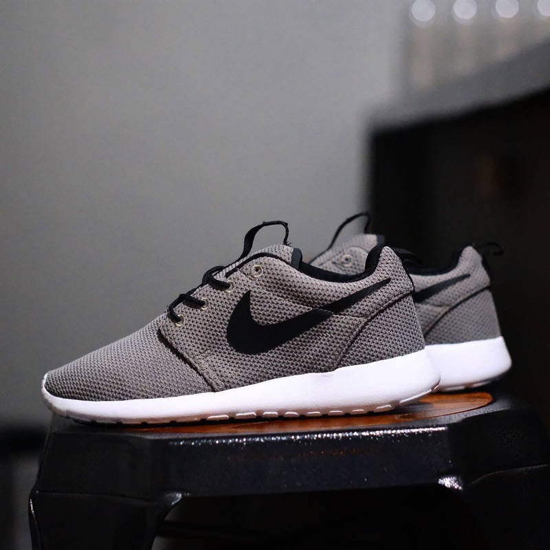 SEPATU NIKE ROSHE RUN GREY BLACK ORIGINAL