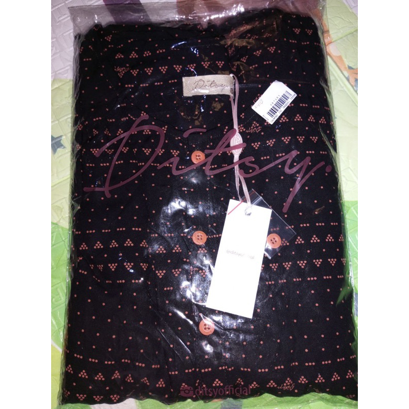 Ditsy Syera Black Nightgown