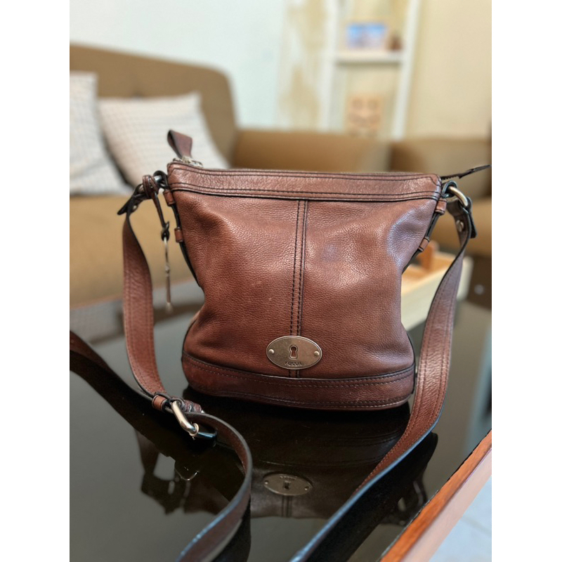preloved (second) tas fossil maddox sling espresso / fossil bagong vvgc