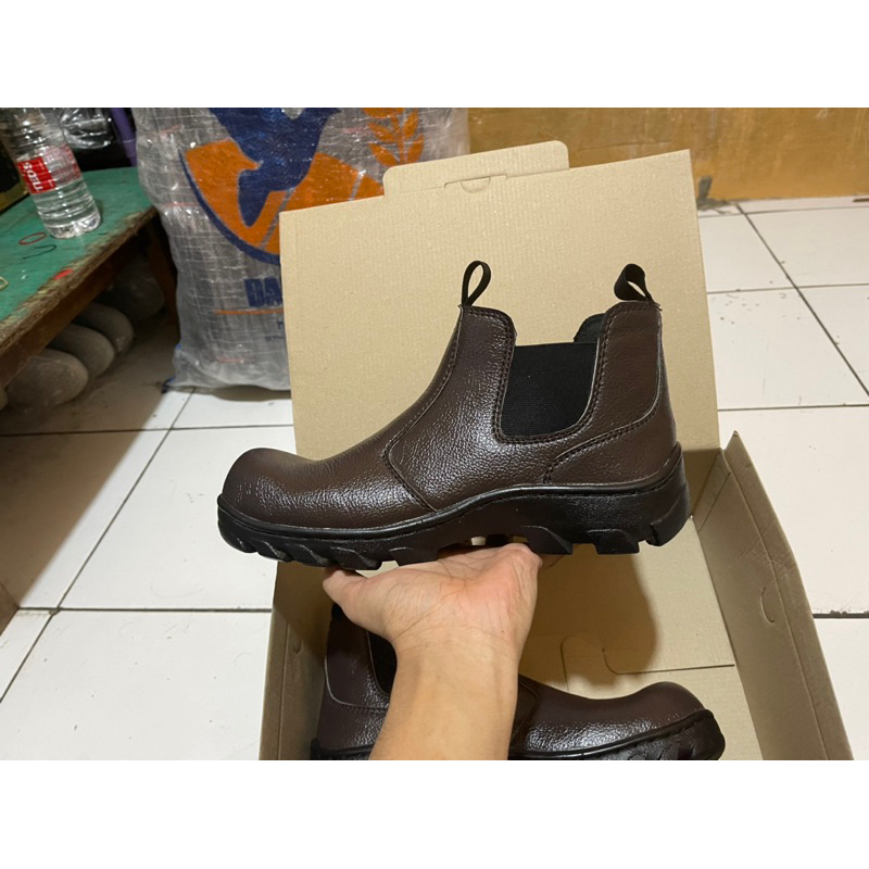 sepatu pria, sepatu ujung besi ,sepatu safety pria, sepatu safety kings ujung besi