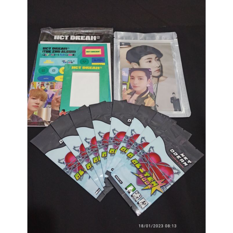 MERCH NCT 127 , NCT DREAM OFFICIAL (glitch mode , punch holo , poscard, miniframe)