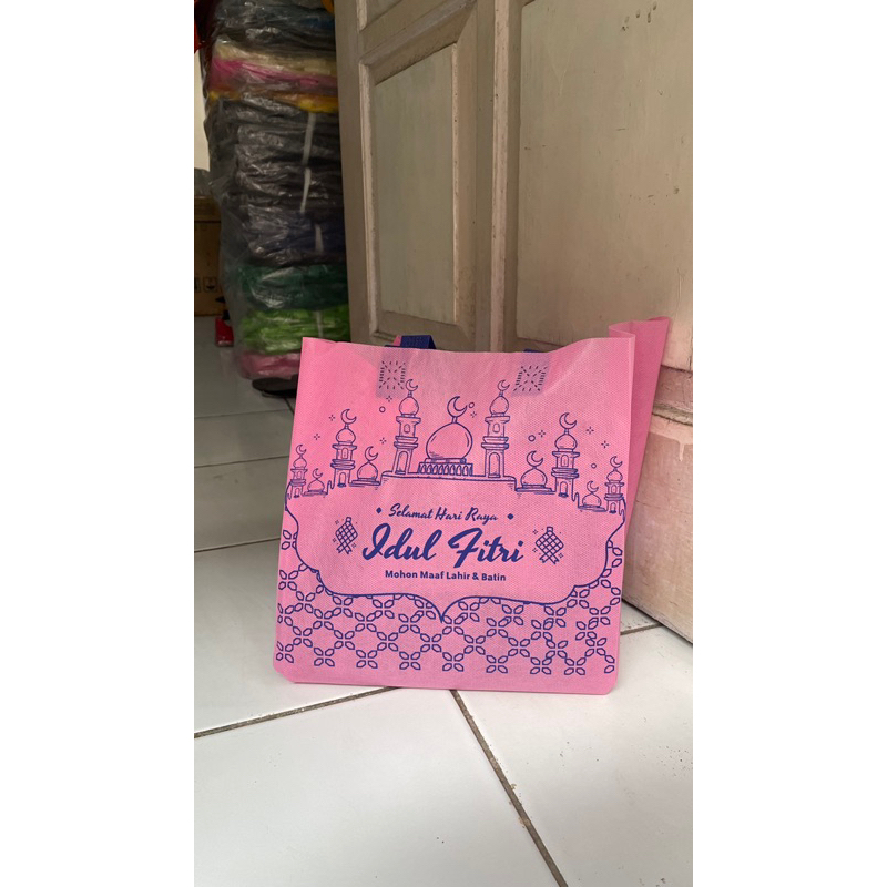 

goodie bag lebaran kotak 22 tipis