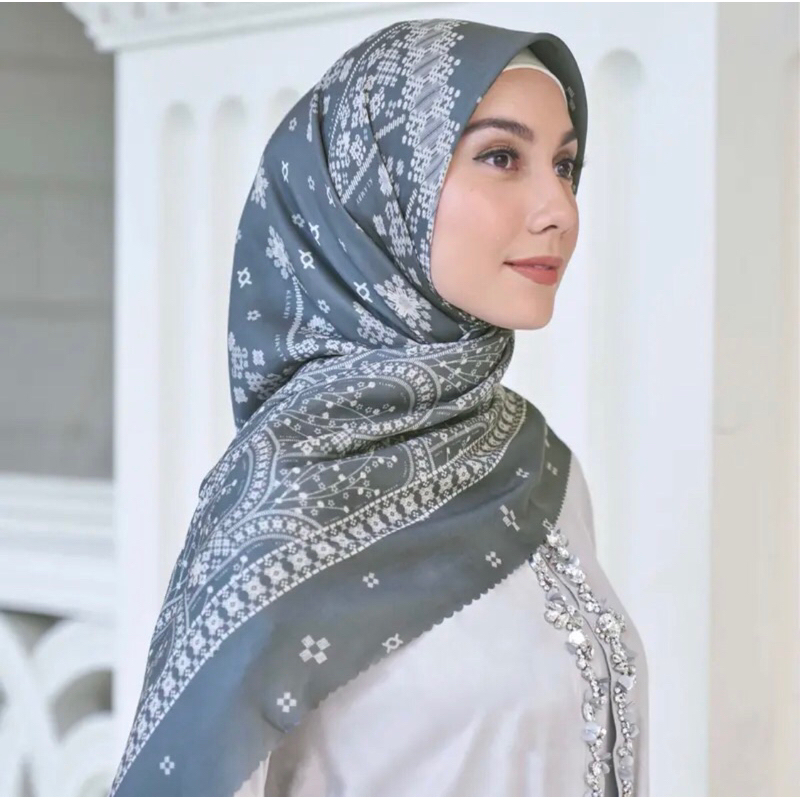 Mashrabiya Scarf Caviar by wearing klamby