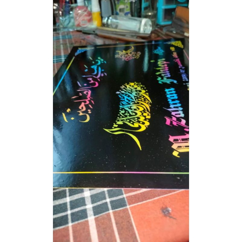

kaligrafi nama kertas pelangi
