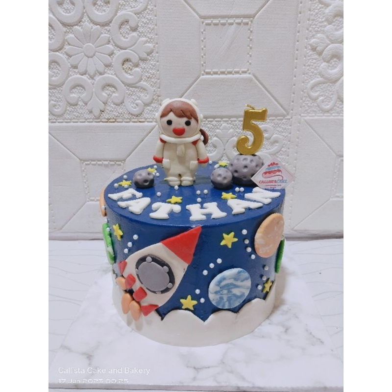 

Astronout Cake Ultah/ Kue ulang tahun tema astronot