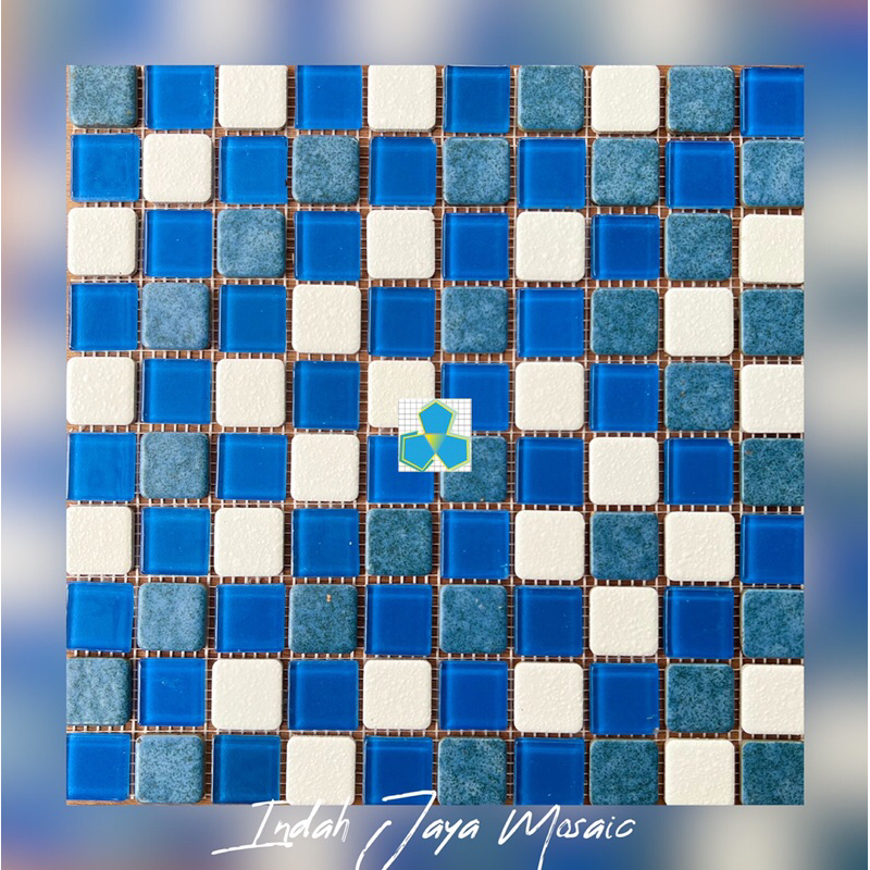 keramik mosaic warna biru untuk kolam renang