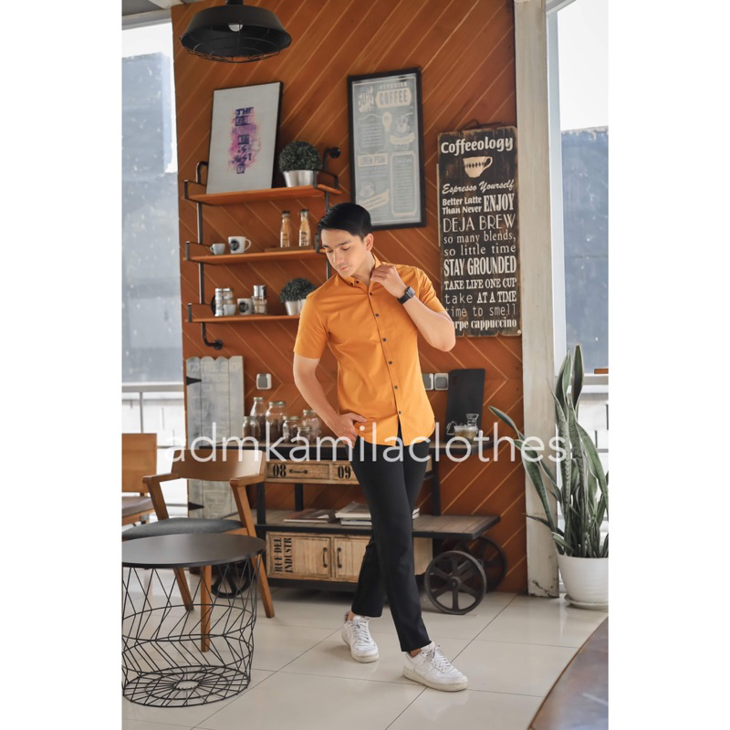 Kemeja pria cowok polos slimfit kasual basic HeM lengan pendek mustard