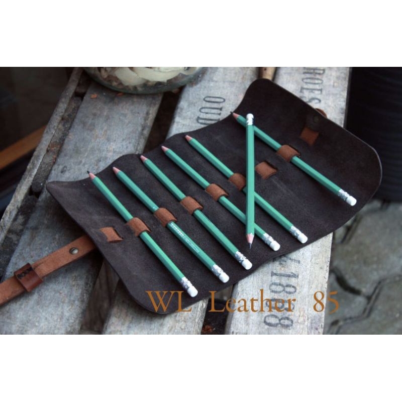 

Tempat pen pensil kulit asli model gulung