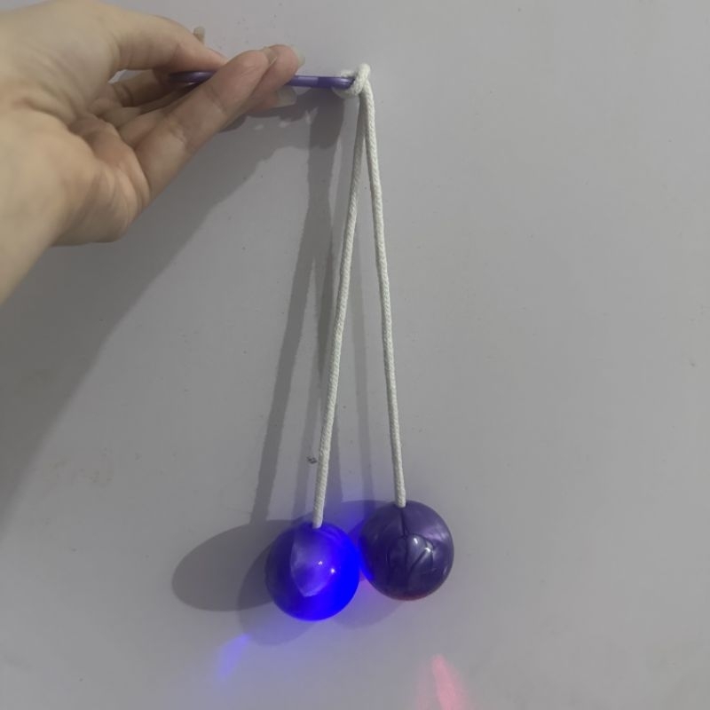 Mainan lato lato nyala lampu led