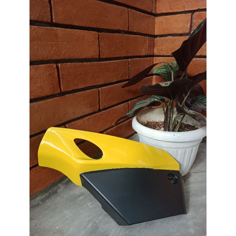 Cover Bok Tutup Aki Yamaha Fiz r / Vega R lama Warna Kuning