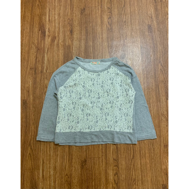 Crewneck crop beams heart