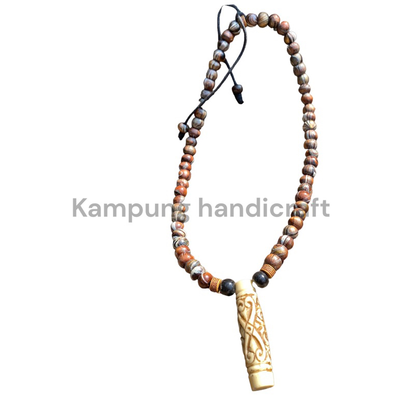 kalung taring ukir replika dayak borneo