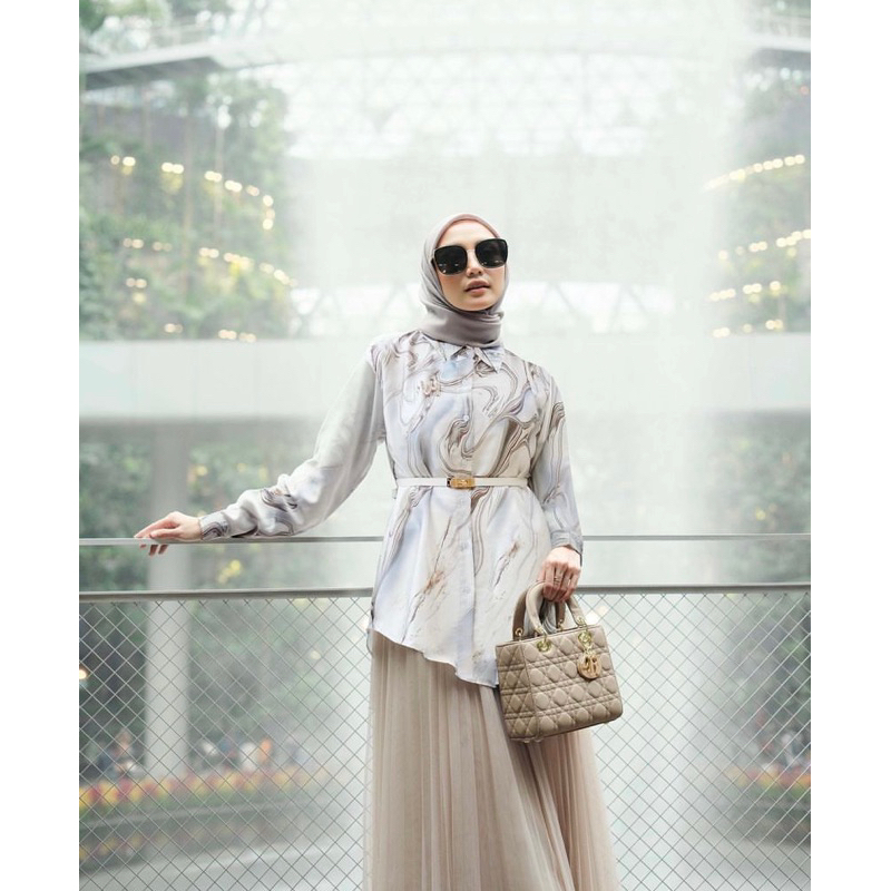 tudejul marble blouse vanillahijab [TERBARU] by vanillahijab resmi store