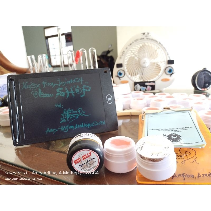 Red Jelly Alpha Arbutin plus Vit. C collagen gold injeksi