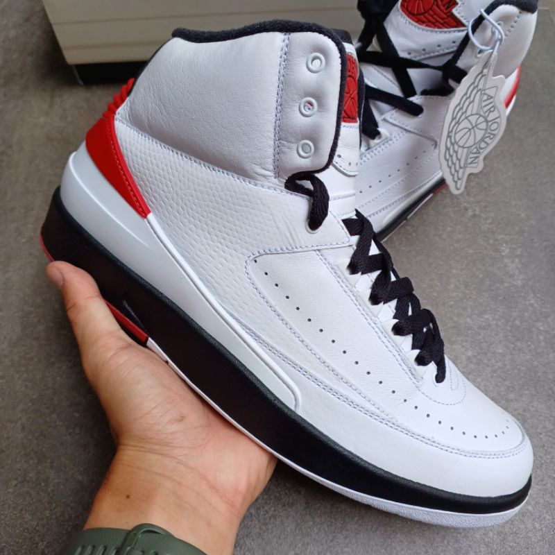 Air Jordan 2 Retro Chicago (2022)